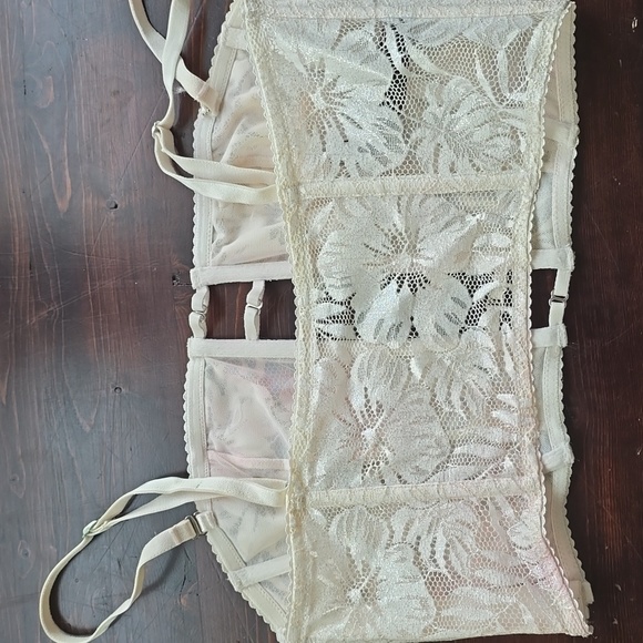 Victoria's Secret Ivory Lace Bustier - Picture 3 of 4
